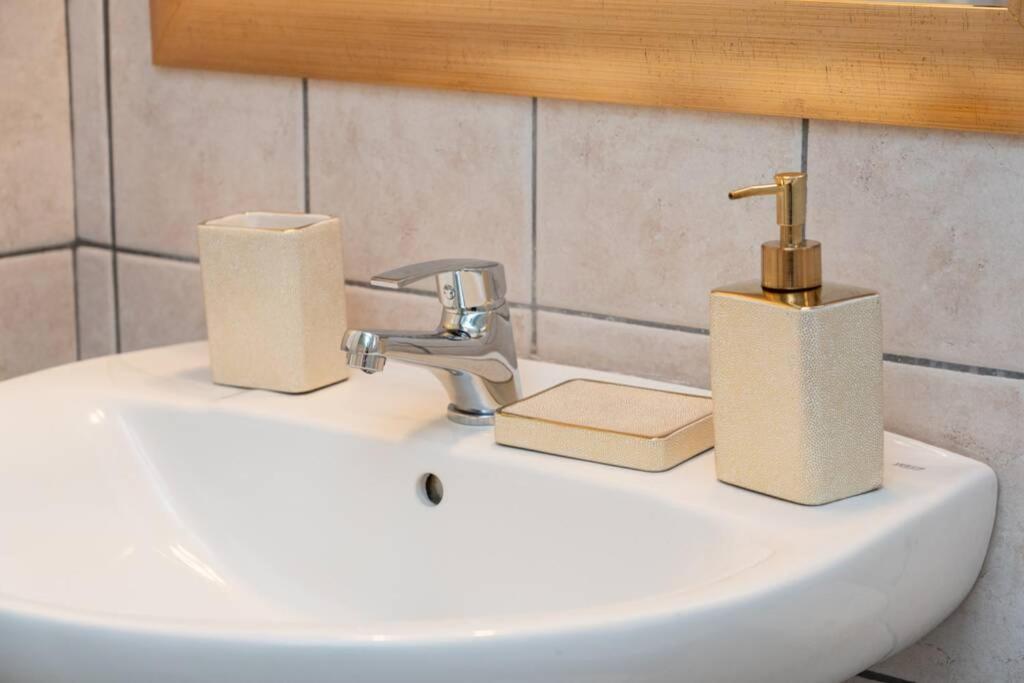 Central & Elegant Suite With Private Garden Argostoli  Luaran gambar